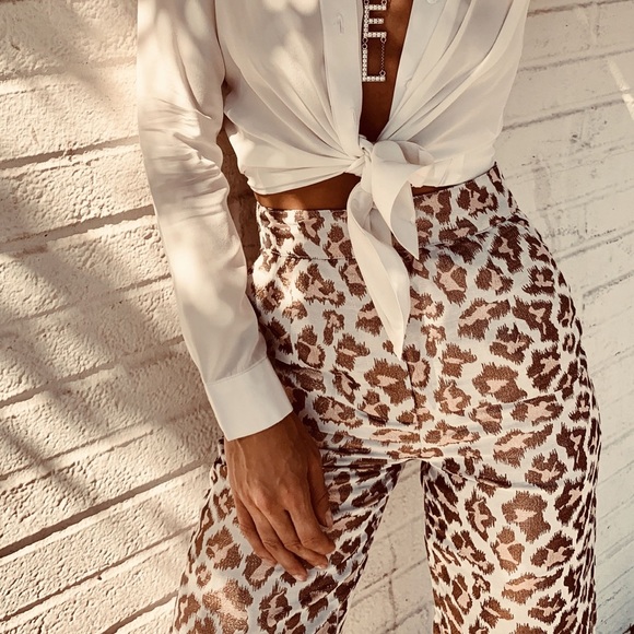 Camila Coelho - Simone Pant in Gold Leopard - Picture 5 of 5